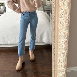 Abercrombie & Fitch Ultra High Rise Ankle Straight Jean | Light Wash | 2/26 R